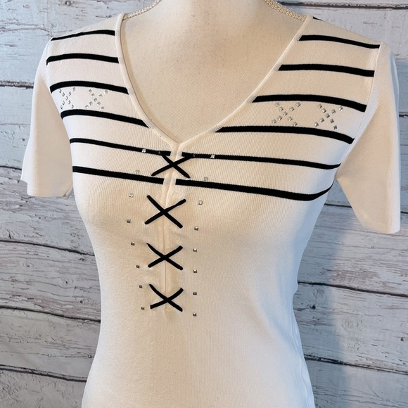 JESSY LINE (Roma) T-Shirt Vintage V-Neck White w Black Stripes Lacing & Rivets-S - Picture 2 of 3